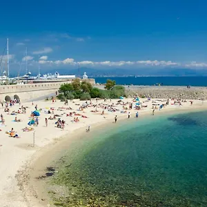 Top-of-range Of 90m2 & 20m2 Of Sunny Terrace, 2min From Sea Apartment Antibes